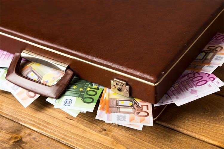 Lažnim ugovorima o povlaštenim štednjama s visokim kamatnim stopama 51-godišnjakinja oštetila deset osoba za 700 000 eura
