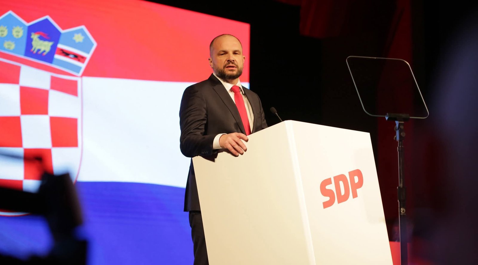 Hajdaš Dončić: “Dabro s pretplatom za HNK bio bi veći šok nego snimke spornih pjesama”