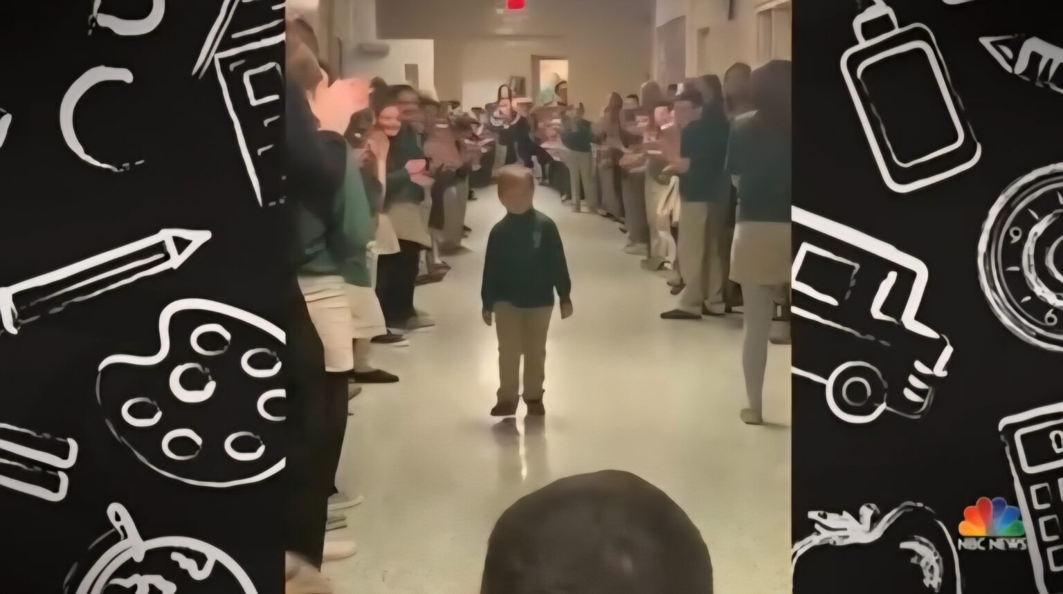 OVO ĆE VAM SLOMITI SRCE, A POTOM GA ISPUNITI NADOM: Cijela škola dočekala dječaka koji je pobijedio rak