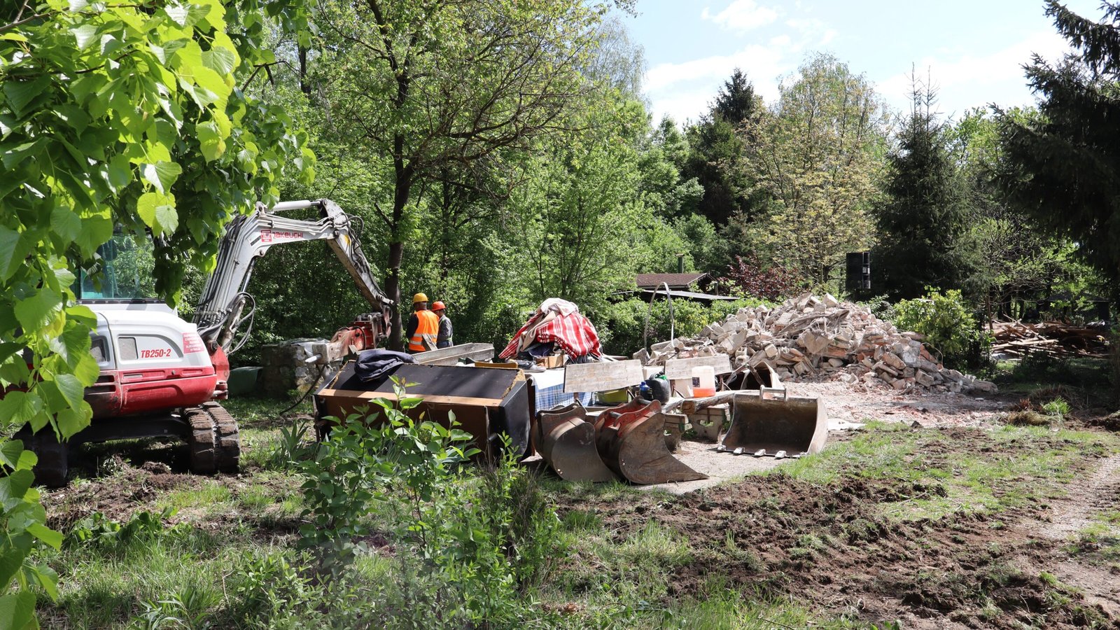 BAGERI NA DRAVI: U tijeku rušenje bespravnih objekata u zaštićenom pojasu Natura 2000
