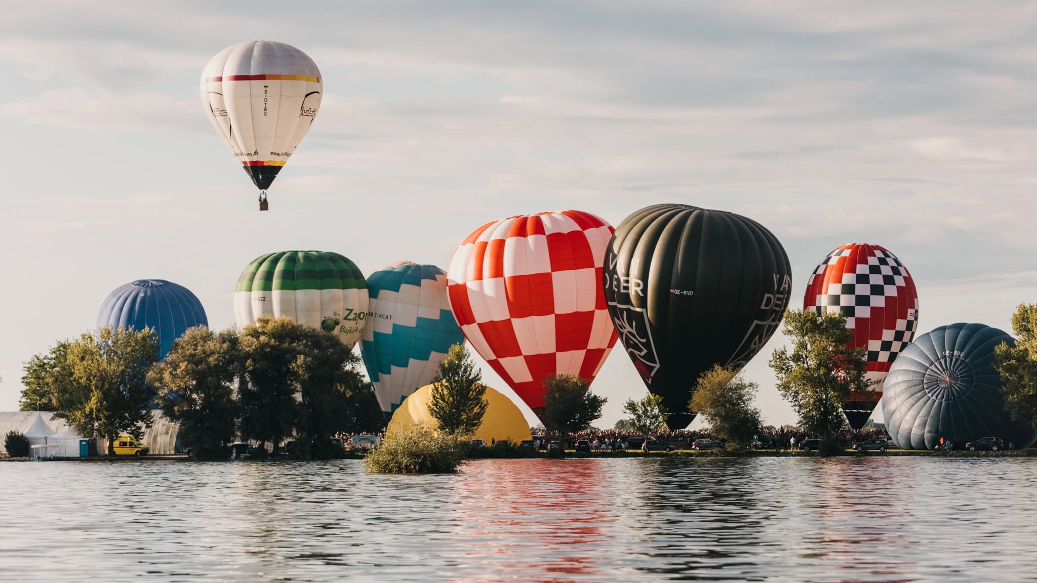 NAJŠARENIJI VIKEND GODINE: Stiže 5. Festival balona na vrući zrak u Prelogu!