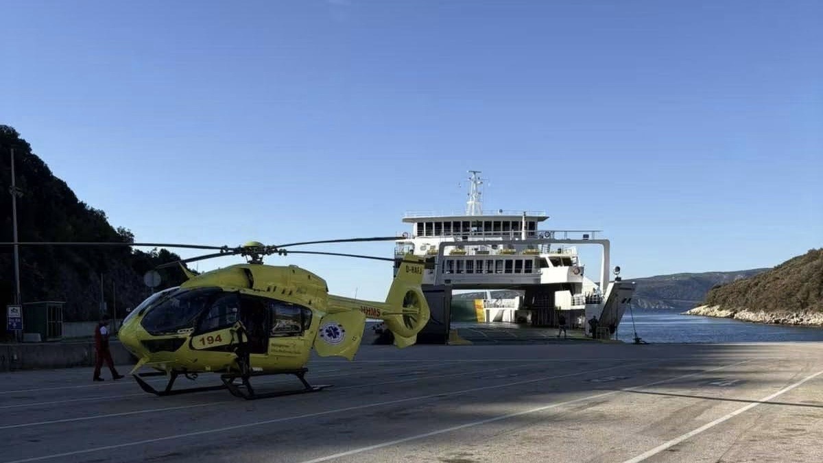 TRAGEDIJA NA KRKU Ženi pozlilo na trajektu, stigao i helikopter hitne pomoći, ali nije joj bilo spasa